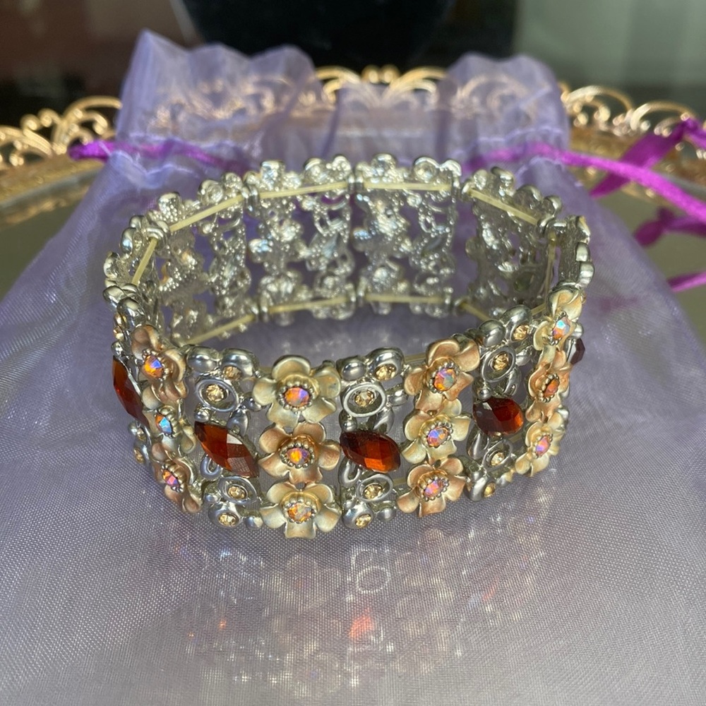 EUC Premier Designs floral gem stretch bracelet